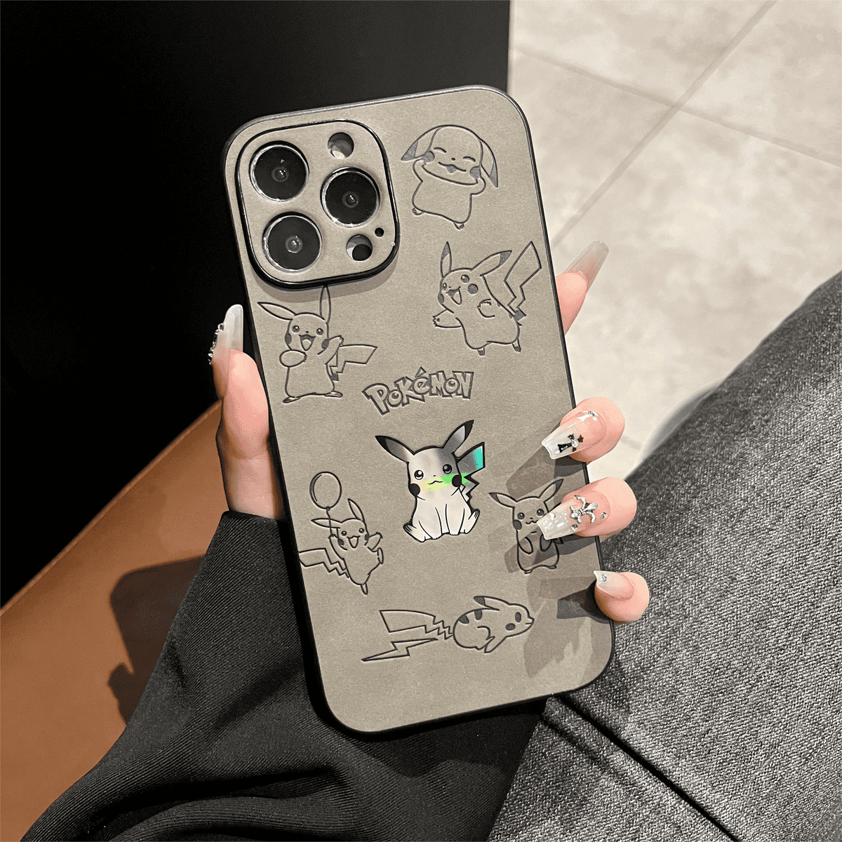 Case de iPhone láser pikachu