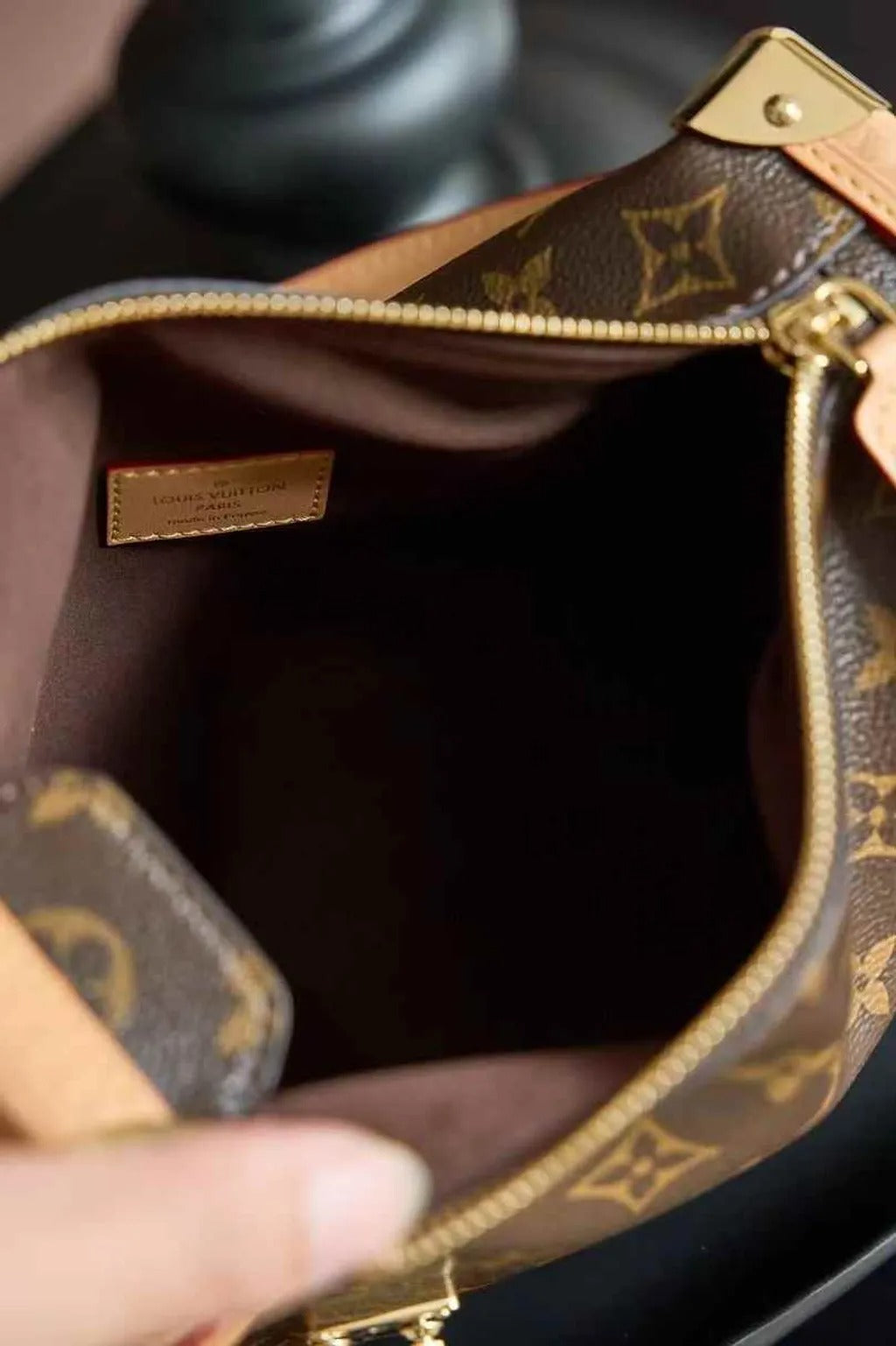 Side Trunk PM – Bolsa Feminina Estruturada Monogram de Luxo