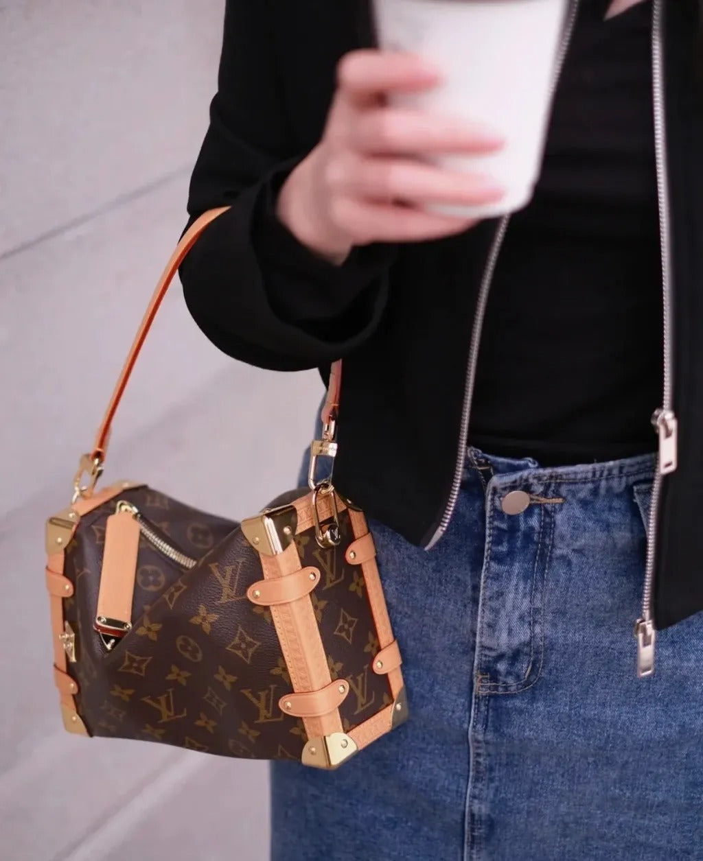 Side Trunk PM – Bolsa Feminina Estruturada Monogram de Luxo