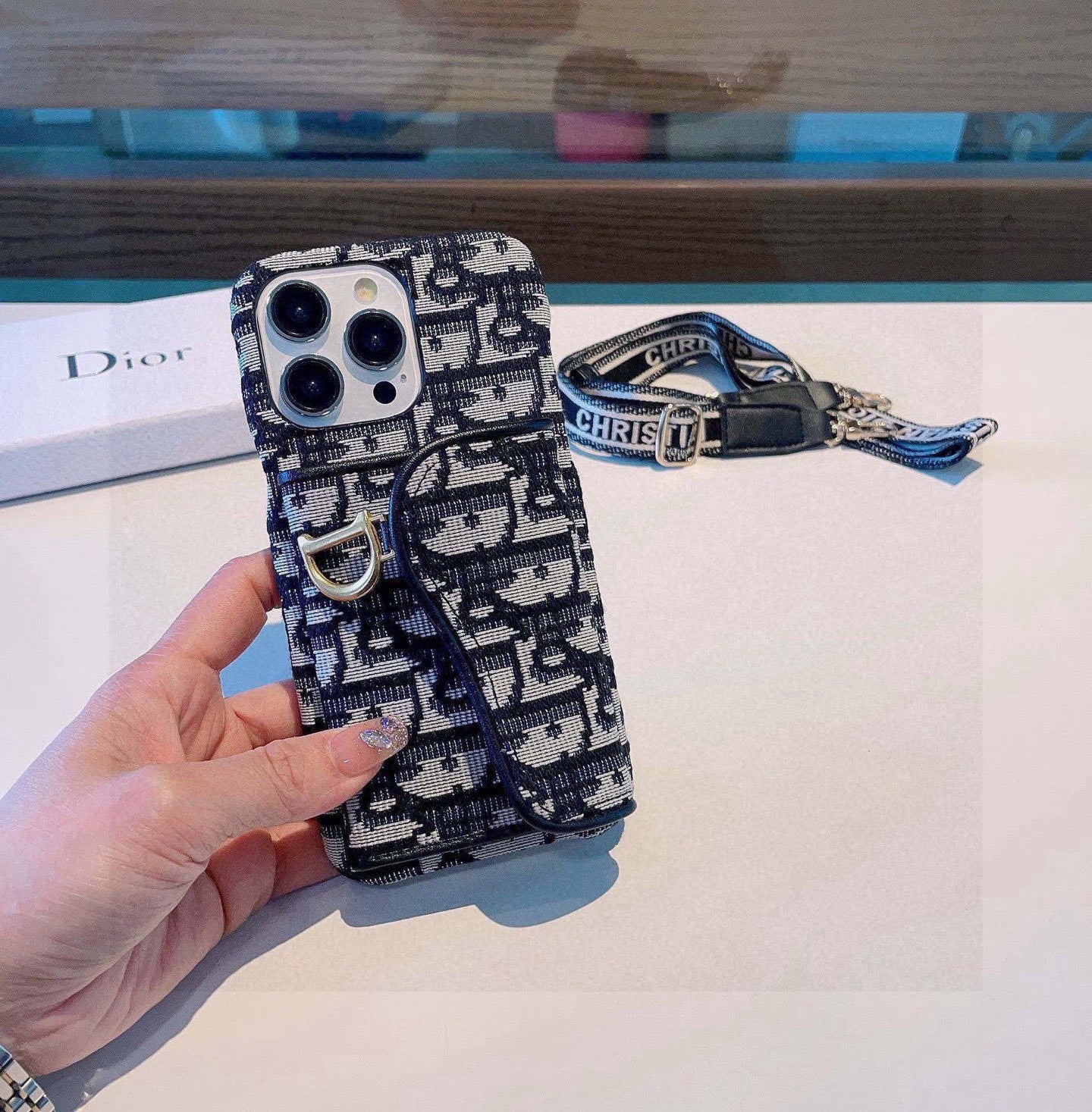 Dior バレンタイン　iPhoneケース Dior Montaigne Card Holder Phone Case Embroidered Strap – Mocaco