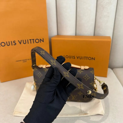 Pochette Métis East West – Bolsa Feminina Monogram de Luxo